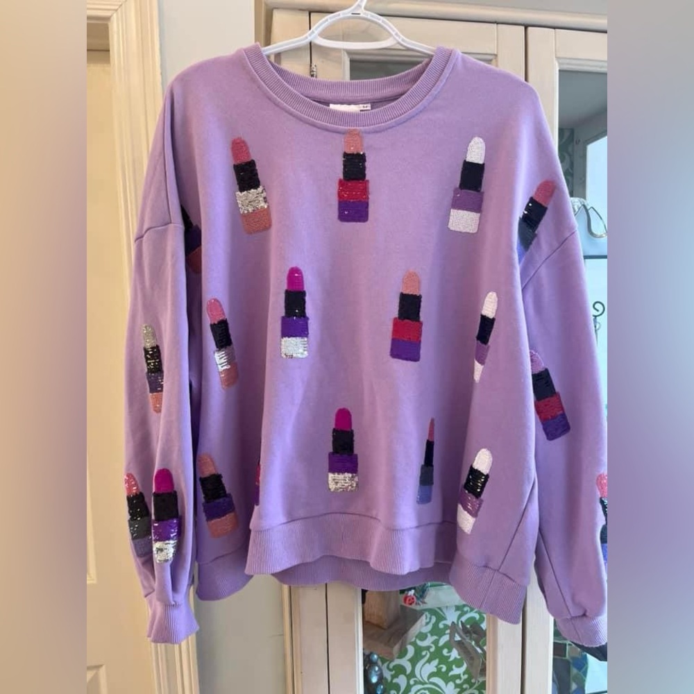 Lavender Queen of Sparkles lipstick sweatshirt- EUC